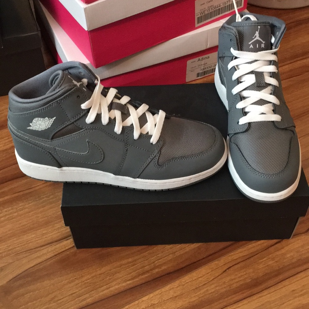 Air Jordan 1 Mid BG